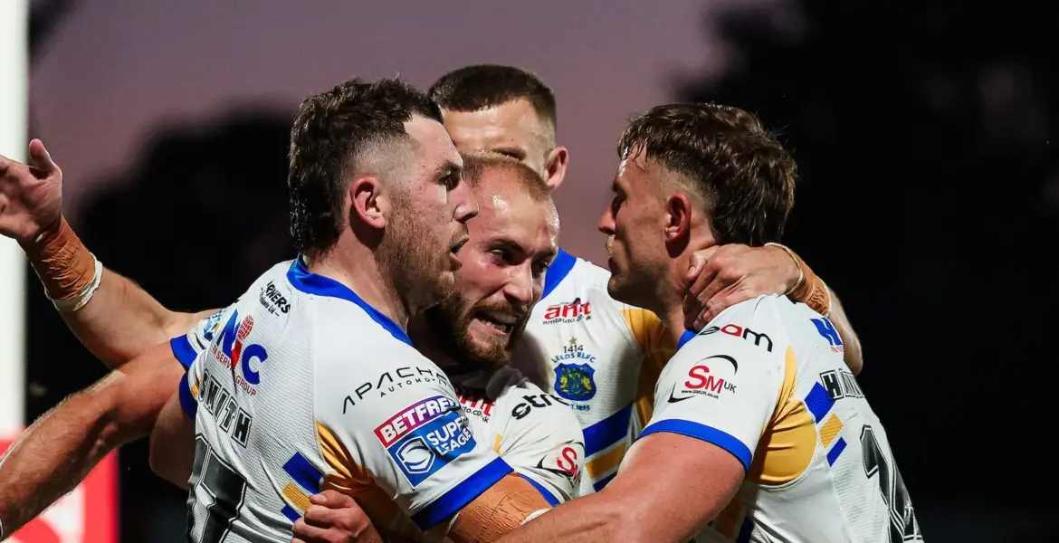 Super League: Wakefield Trinity 22-24 Leeds Rhinos - leaders fight back for late win