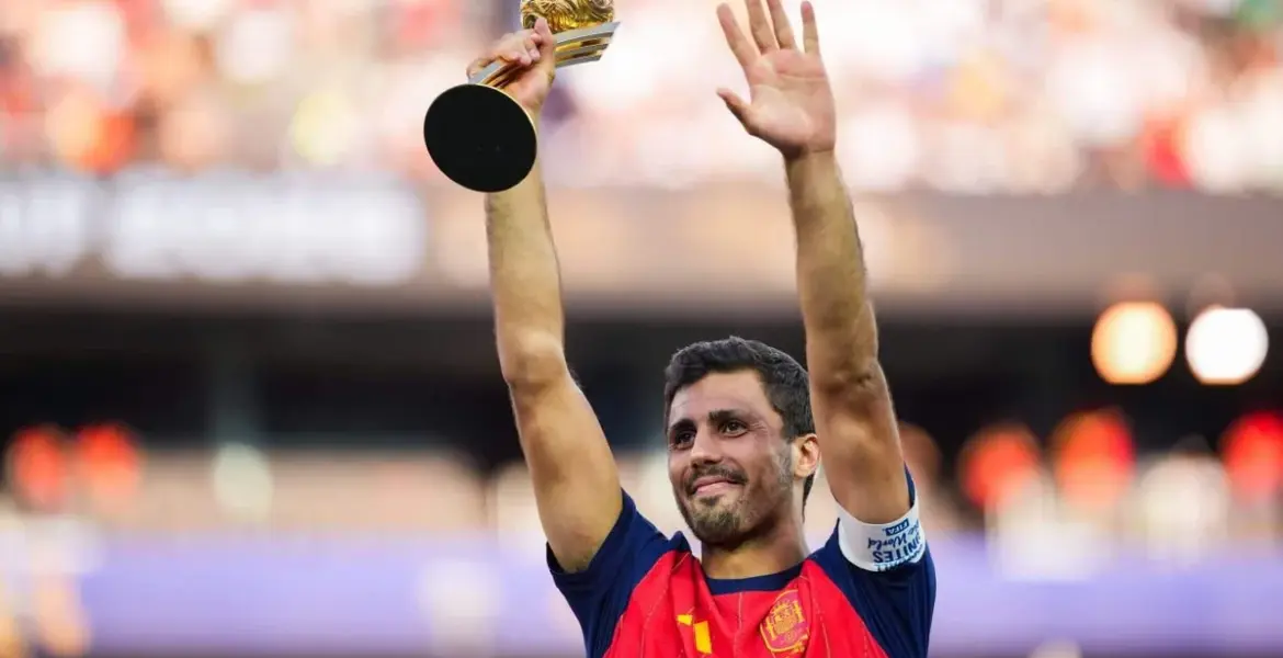Barcelona keen on Rodri as Real Madrid talks with Manchester City star stall