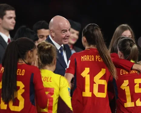 Gianni Infantino, president of Fifa, speaks to María Pérez of Spain at the award ceremony after the Women's World Cup final in 2023